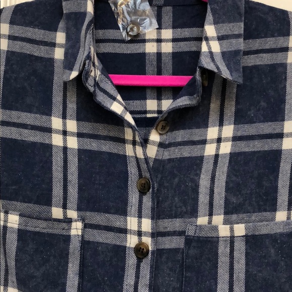 BLUE & WHITE CHECKERED PLAID BUTTON DOWN TOP - Picture 4 of 6